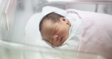 انغلاق اليافوخ الأمامي المبكر عند الأطفال الرضع
