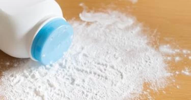 أضرار بودرة التلك