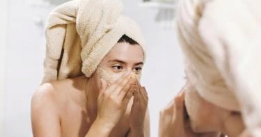 أحماض الفواكه لتقشير البشرة
