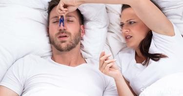 الأطباء تحذر.. الشخير يُنذر بمشاكل صحية خطيرة