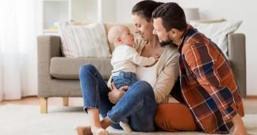 متى يرى الرضيع