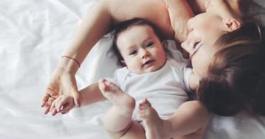 متى يعرف الطفل الرضيع اسمه؟