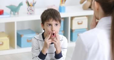 علاج التأتأة المفاجئة عند الأطفال