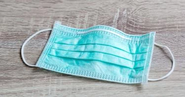 الصحة العالمية تحذر: ارتداء الكمامات دون داع يضرك