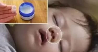 أضرار خطيرة لزيت الكافور على رضيعك
