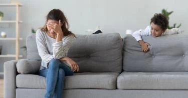 كيفية التعامل مع الطفل العنيد والمشاغب