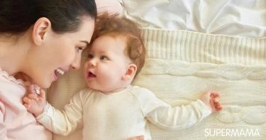 دراسة: ضحكة الأم تعزز نمو دماغ طفلها