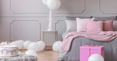 أفكار لتزيين غرفة النوم لعيد ميلاد الزوج