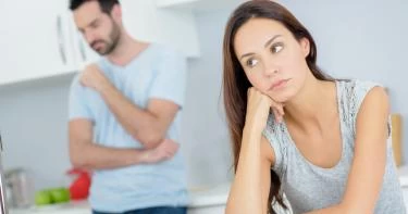 التعامل مع الزوج كثير الخروج من المنزل