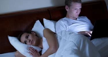 أسباب لجوء الزوج لمشاهدة الأفلام الإباحية