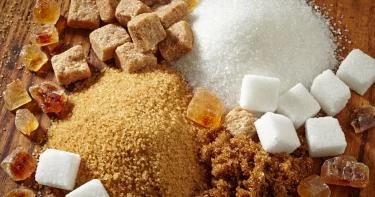 الفرق بين السكر البني والأبيض