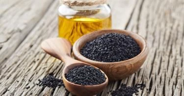 فوائد حبة البركة مع العسل