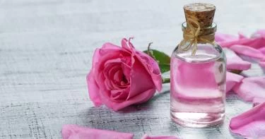 فوائد ماء الورد للمنطقة الحساسة