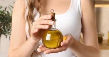 كيفية استخدام زيت الخروع للشعر
