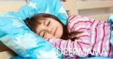 ما أسباب حركة الأطراف في أثناء النوم عند الأطفال؟