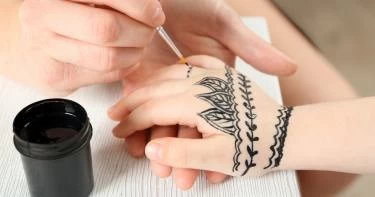 طريقة رسم الحنة للأطفال