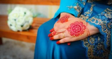 طريقة عمل الحنة الحمراء لليد