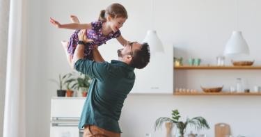 تعلق البنت بخالها