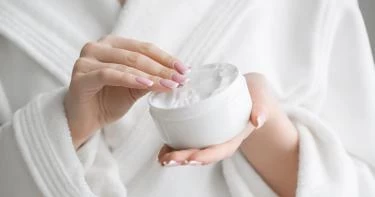 كريمات تفتيح المناطق الحساسة من الصيدلية