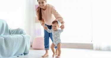 السبب وراء مشي طفلكِ على أصابعه