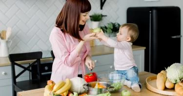 أكلات تساعد الطفل على النطق