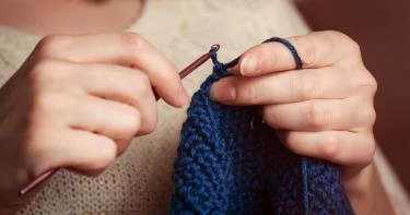 طريقة عمل شال مثلث بالكروشيه