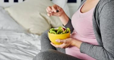 أكلات تجعل شعر الجنين ناعمًا وكثيفًا