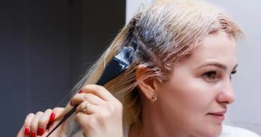 إزالة صبغة الشعر