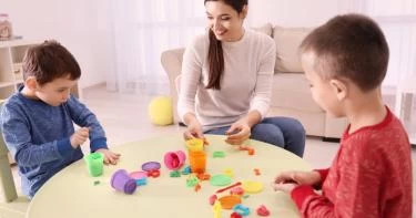 ألعاب يلعبها الأطفال في المنزل