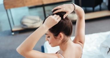 التوقف عن ارتداء رابطة الشعر حول المعصم