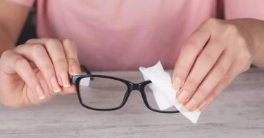 طريقة تنظيف زجاج النظارة من الخدوش