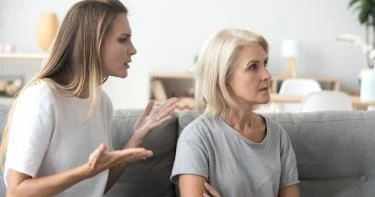كيف اتعامل مع حماتى التى تكرهنى