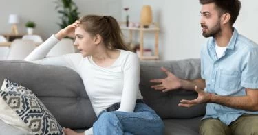 علامات عدم احترام الزوجة لزوجها