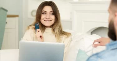 كيف أطلب من زوجي فلوس بطريقة حلوة