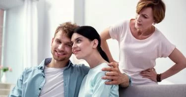 كيفية التعامل مع الحماة الغيورة