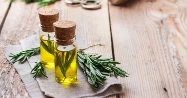 فوائد زيت اكليل الجبل للبشرة