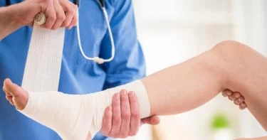 أعراض تمزق أربطة القدم