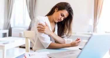 أسباب تمزق أربطة الكتف
