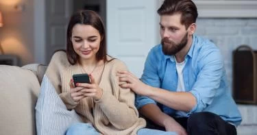 هل تجاهل المرأة للرجل يزيد من تعلقه بها