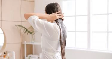 فوائد زيت الأطفال للشعر