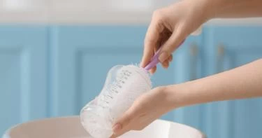 تعقيم الرضاعات بالخل