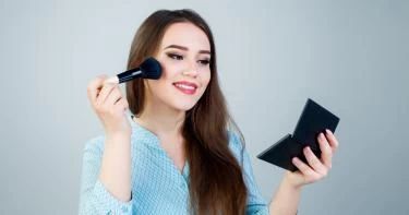تصغير الوجه الطويل بالماكياج
