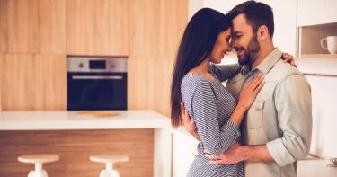 كيف أجعل زوجي يحبني بجنون ولا يستغني عني