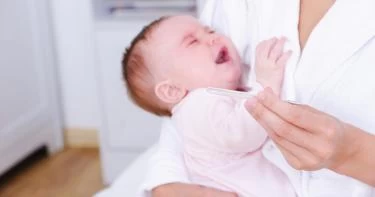 أسباب انخفاض درجة حرارة الرضيع