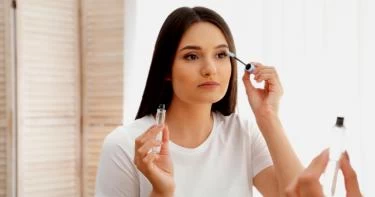فوائد زيت اللوز الحلو للرموش