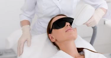 أسباب زيادة شعر الوجه بعد الليزر