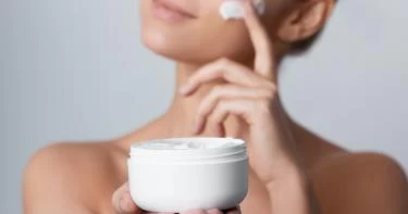 طريقة عمل كريم مرطب طبيعي للوجه