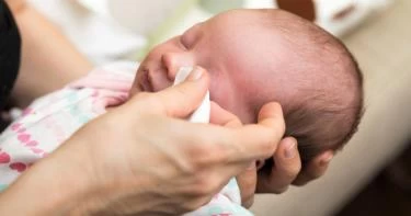 أعراض انسداد القناة الدمعية للرضع