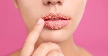 طرق عمل ماسك القرفة للشفايف