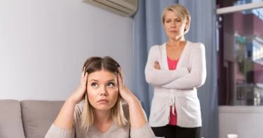 كيفية التعامل مع الحماة النرجسية